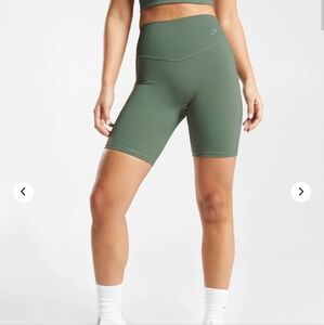 ELEVATE CYCLING SHORTS Willow Green